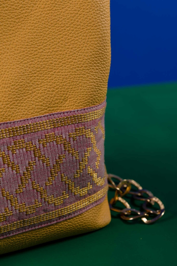 χειροποιητο Backpack με Δερμάτινη υφή και χειροποίητο υφαντό μοτίβο “Χρυσάνθη”