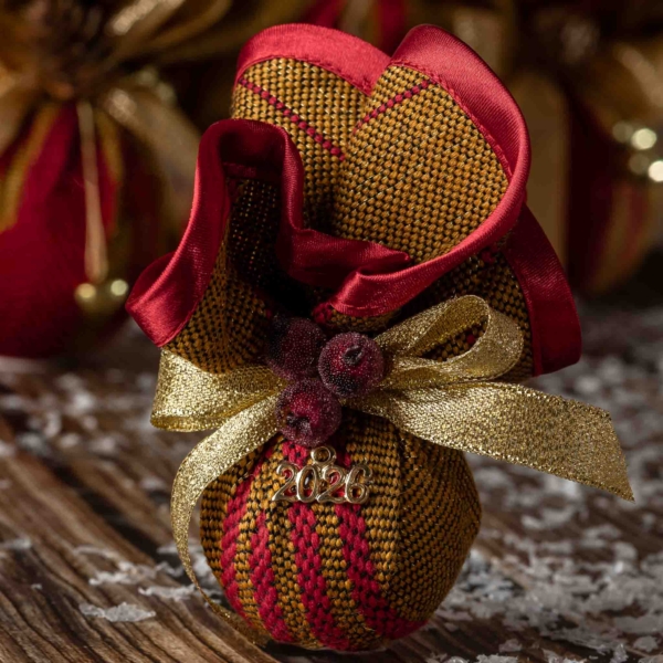 Small red-gold bauble