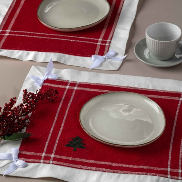 Christmas placemats with tree embroidery