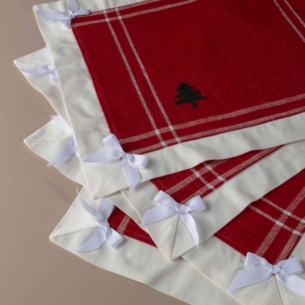 Christmas placemats with tree embroidery