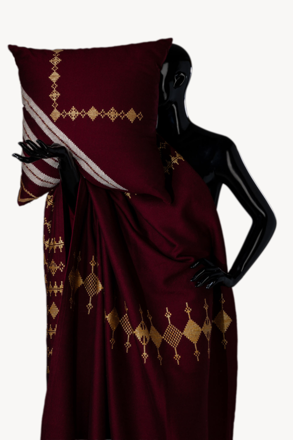 Handmade woven sofa throw in a burgundy shade with bronze diamond pattern “Imperial Bordeaux”